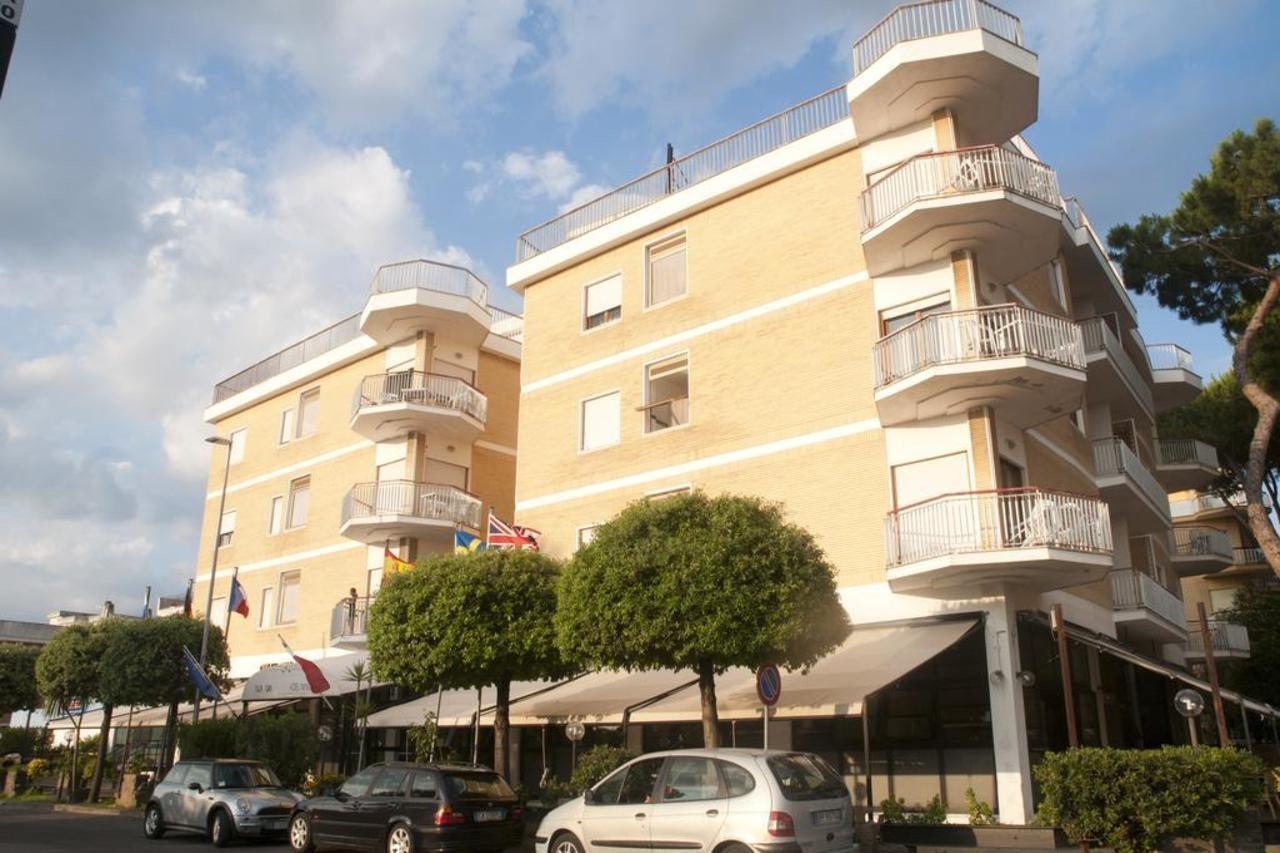 Residence Riva Gaia Terracina Buitenkant foto