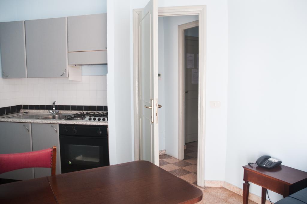 Residence Riva Gaia Terracina Kamer foto