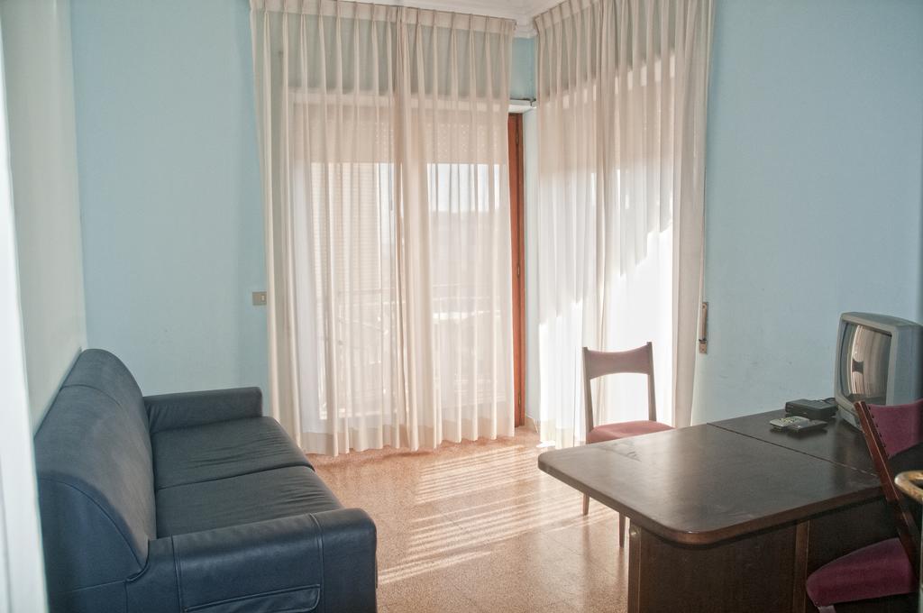 Residence Riva Gaia Terracina Kamer foto