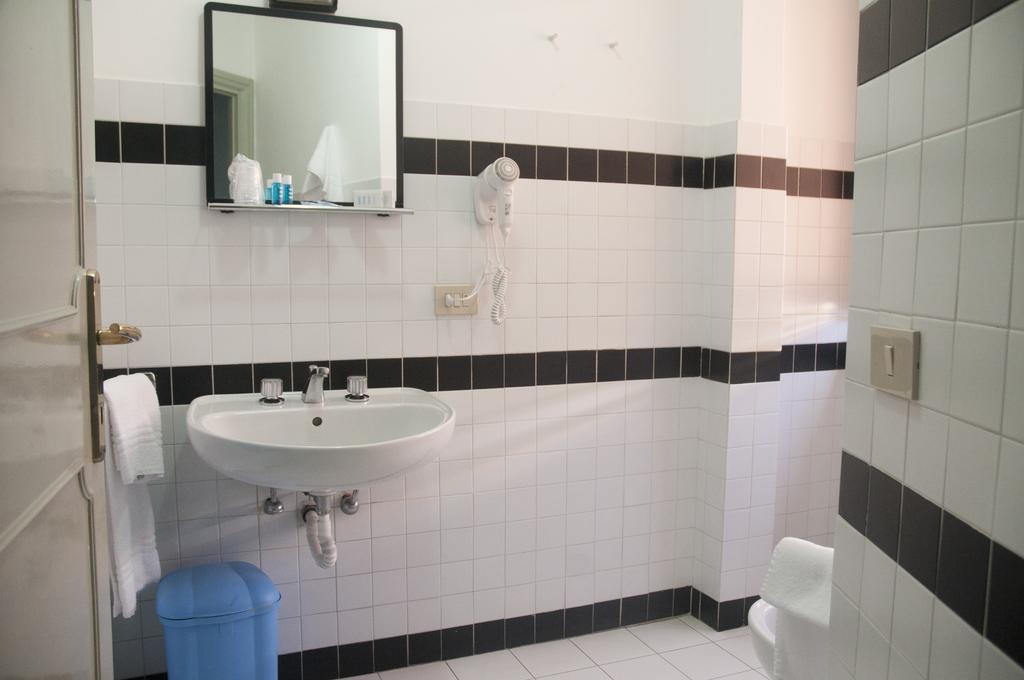 Residence Riva Gaia Terracina Kamer foto