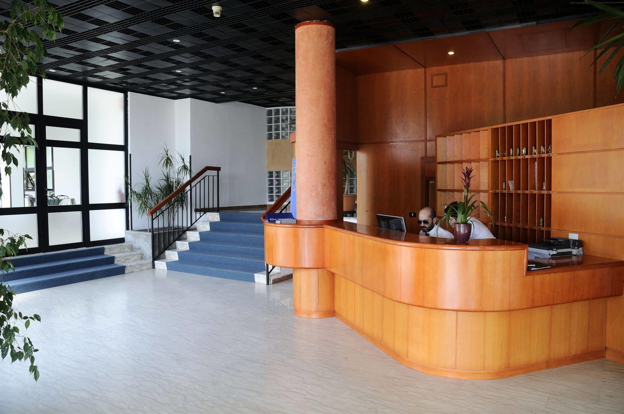Residence Riva Gaia Terracina Buitenkant foto
