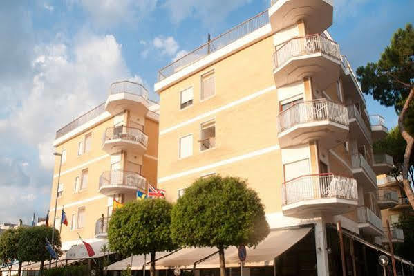Residence Riva Gaia Terracina Buitenkant foto